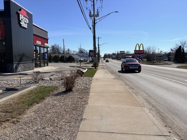 Pizza Hut looking south